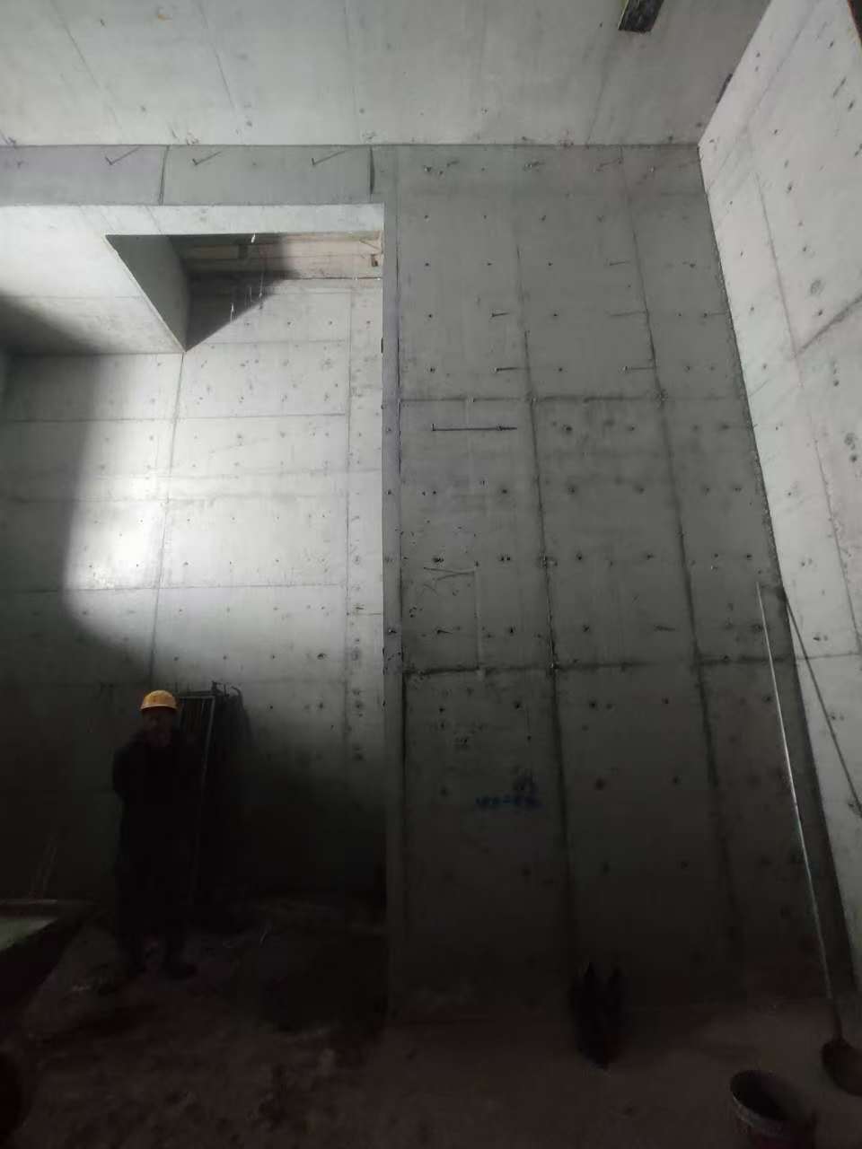 高坪墙上开槽钢筋断了有影响吗